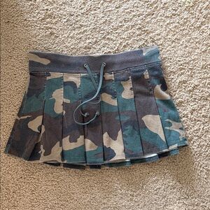 Brandy melville Nadia camo Pleated Mini Skirt